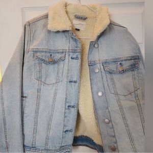 Jean jacket with Sherpa collar and liner